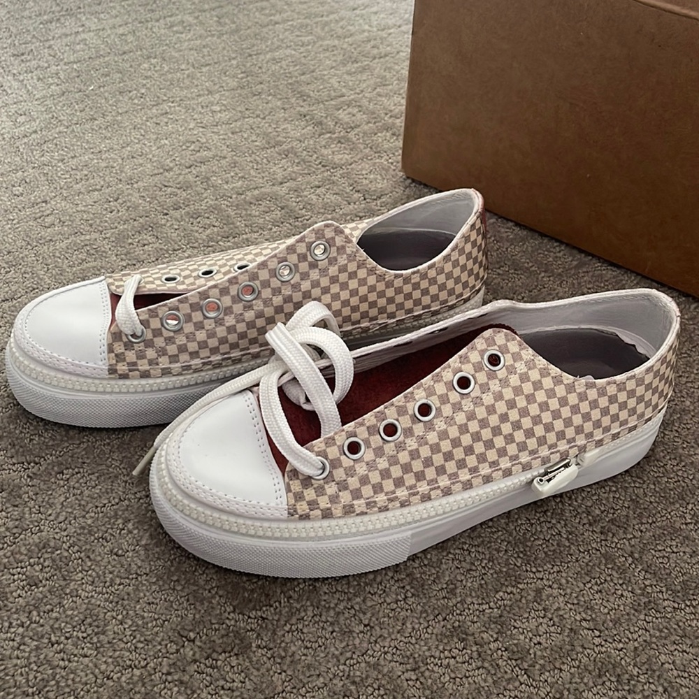 Louis Vuitton style low top shoes